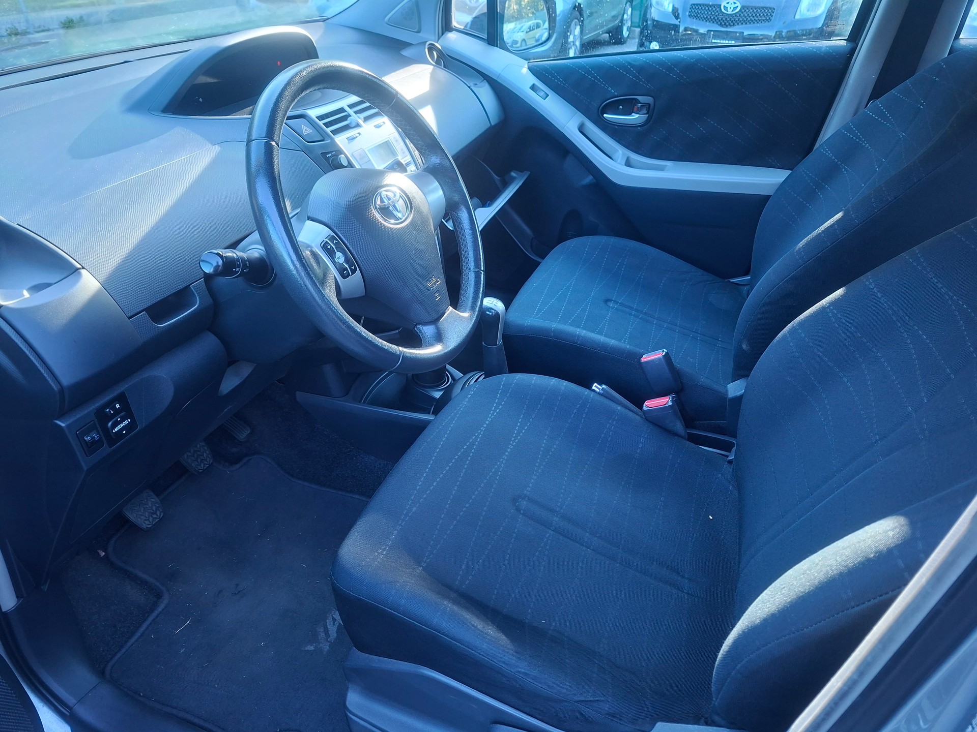 TOYOTA Yaris 1.3 Linea Sol-image-8