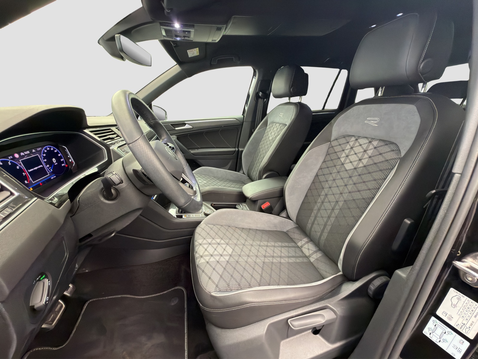 VW Tiguan 2.0TSI R-Line 4Motion DSG Black Style - Anhängekupplung - 360 Kamera - Matrix-LED-image-5