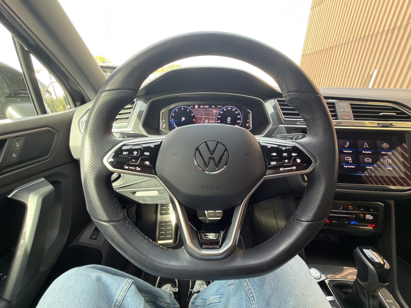 VW Tiguan 2.0TSI R-Line 4Motion DSG Black Style - Anhängekupplung - 360 Kamera - Matrix-LED-image-7