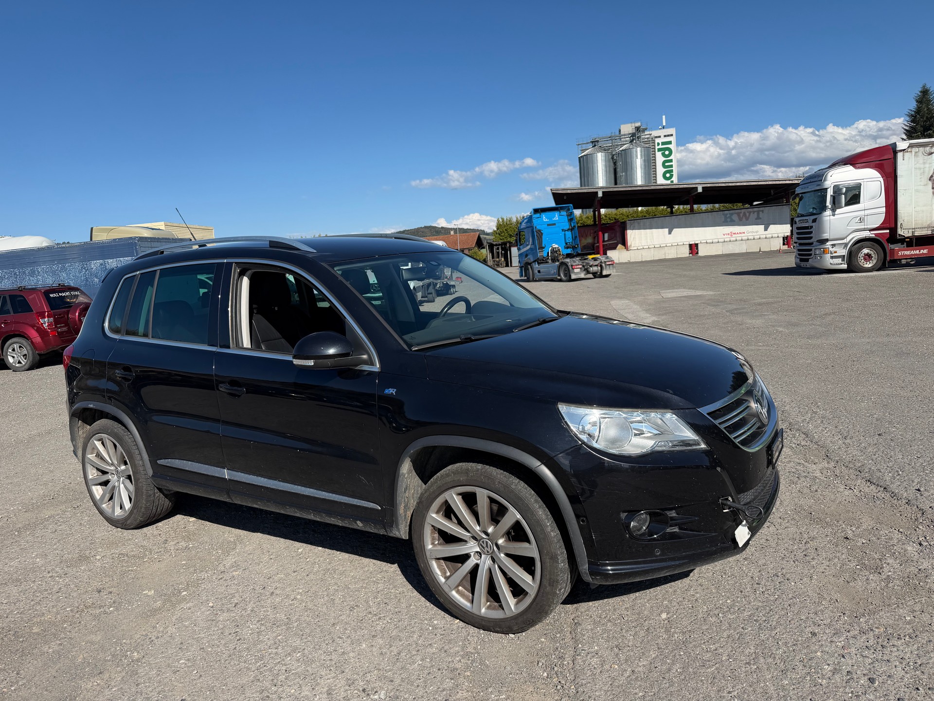 VW Tiguan 2.0 TSI Sport&Style-image-2