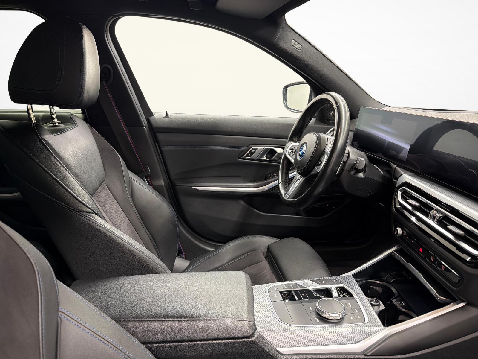 BMW 330e xDrive Touring-image-18