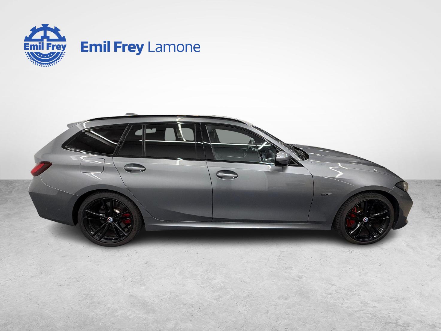 BMW 330e xDrive Touring-image-7
