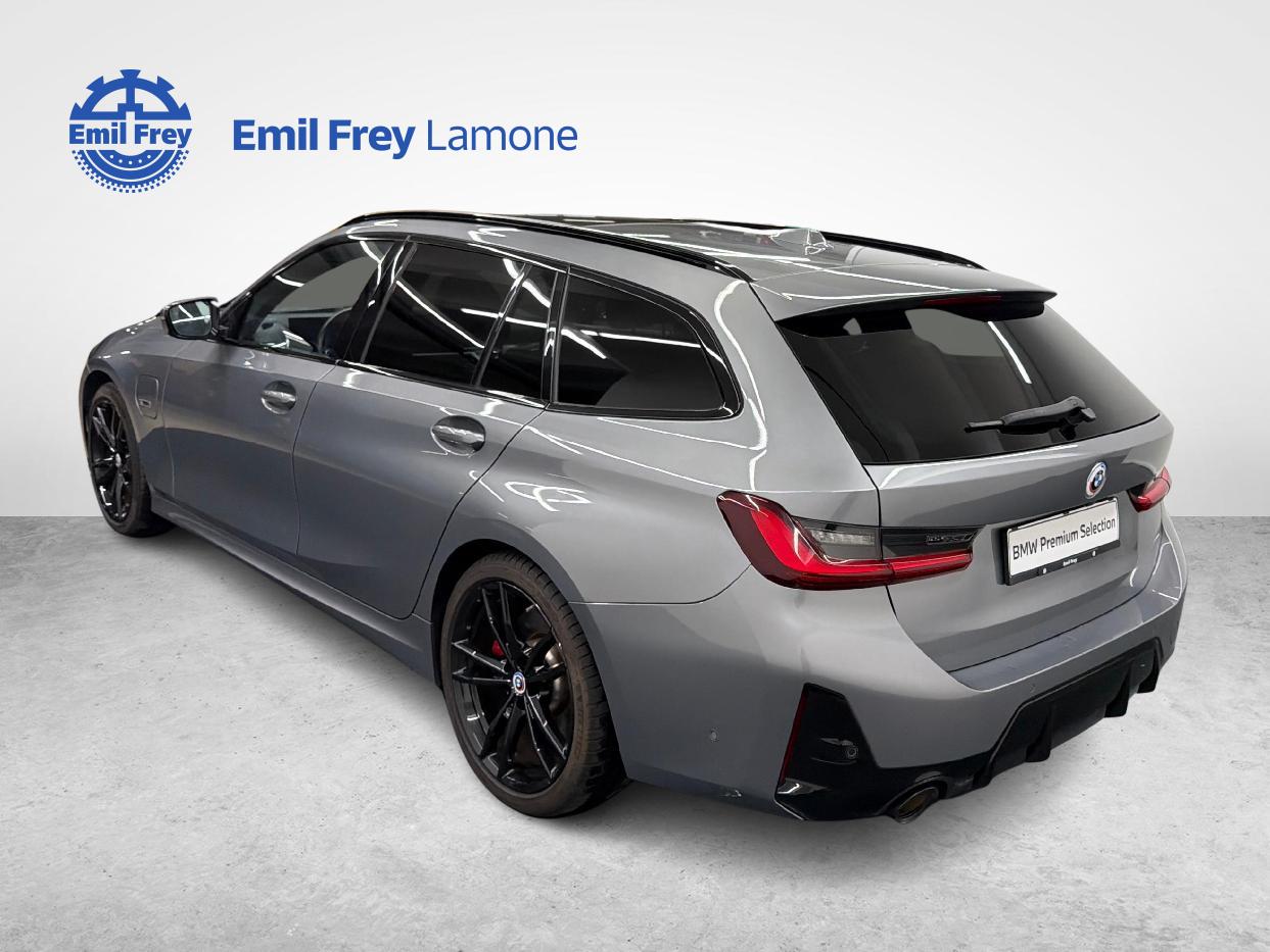 BMW 330e xDrive Touring-image-4