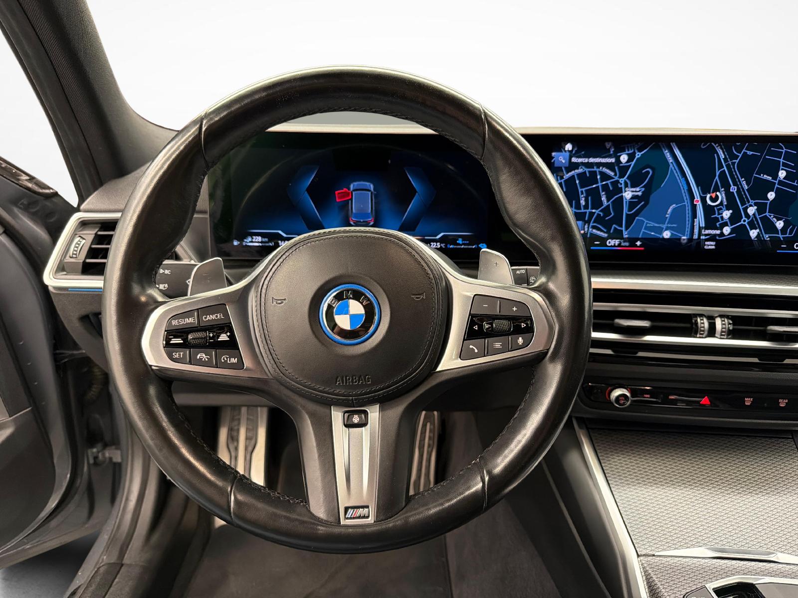 BMW 330e xDrive Touring-image-13