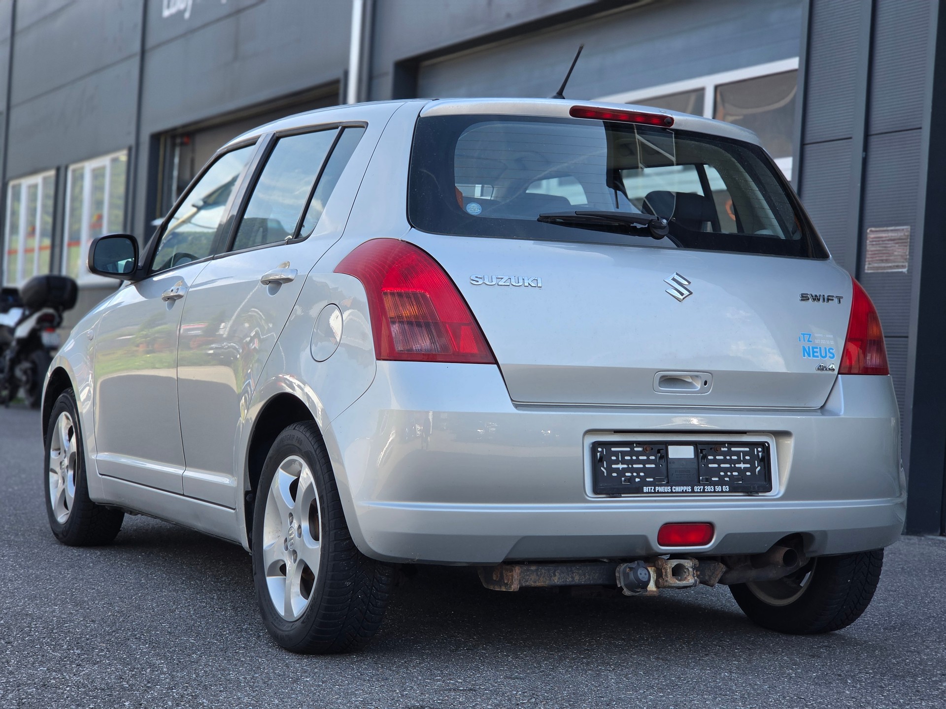 SUZUKI Swift 1.3i 16V GL Top 4x4-image-4