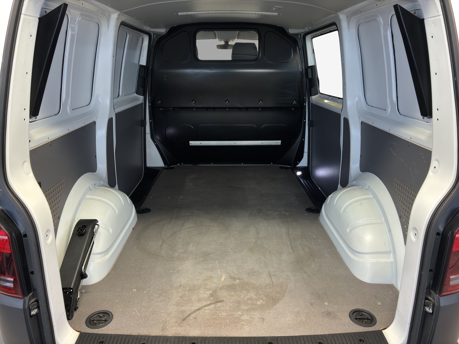VW T6.1 2.0 TDI DSG-image-12