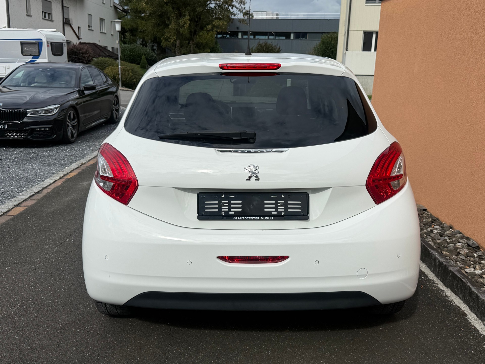 PEUGEOT 208 1.2 THP Roland Garros-image-7