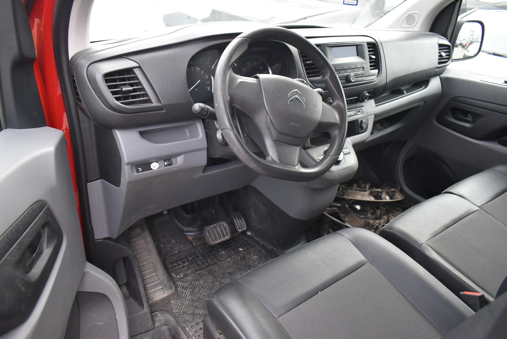 CITROEN Jumpy 2.0 BlueHDi 140 M Club EAT8-image-1