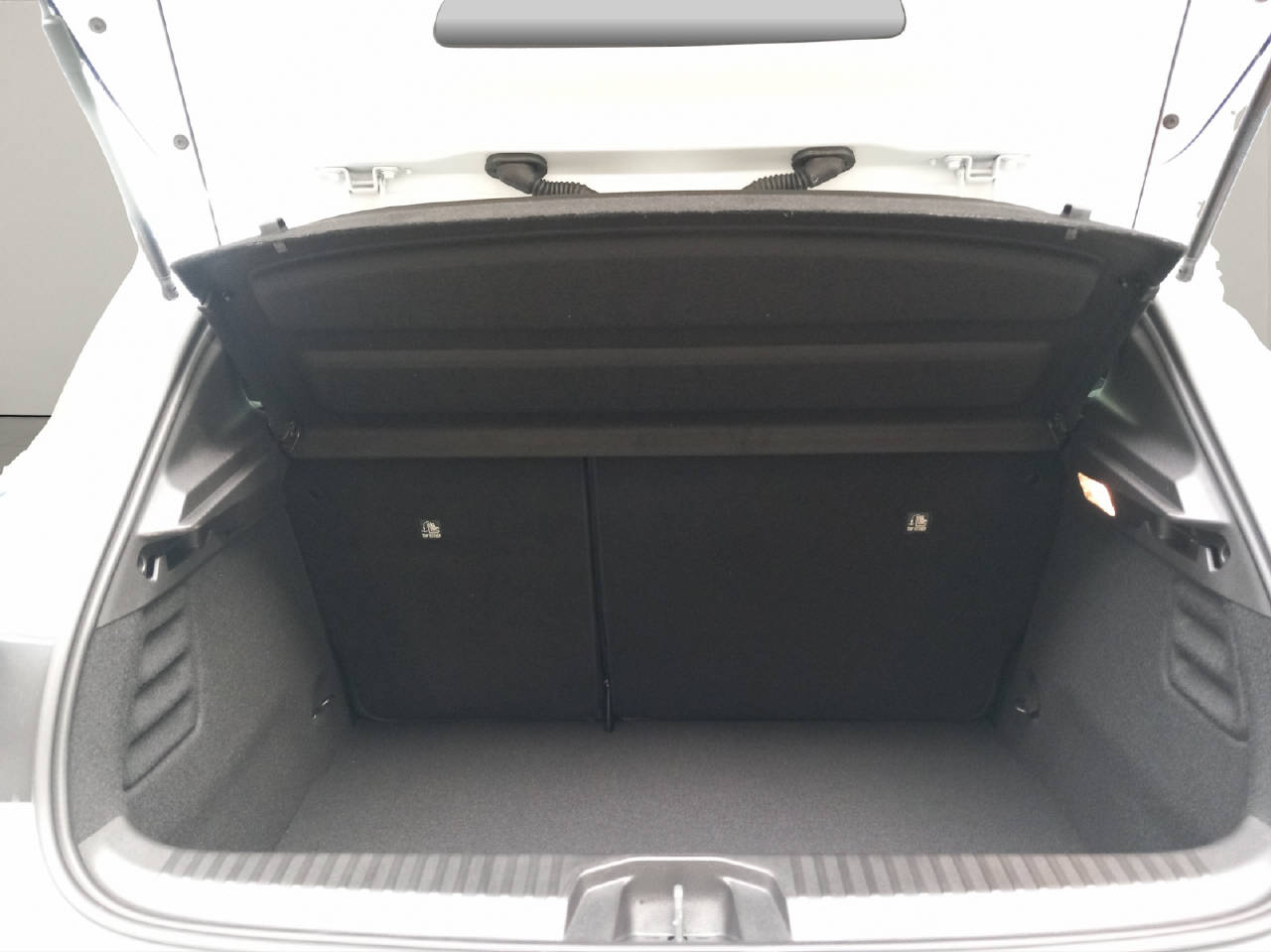 RENAULT Clio 1.6 E-Tech techno-image-9