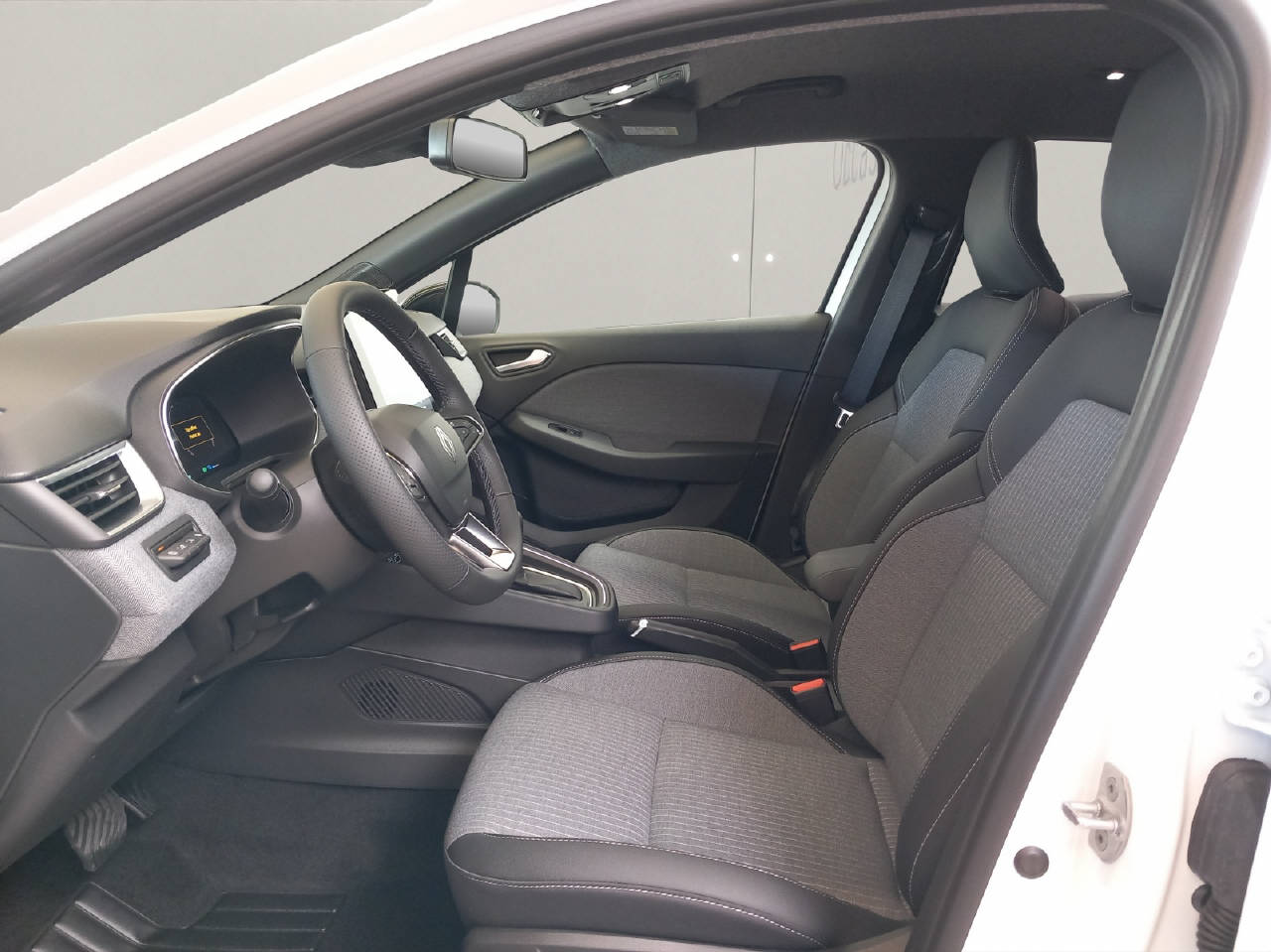 RENAULT Clio 1.6 E-Tech techno-image-3