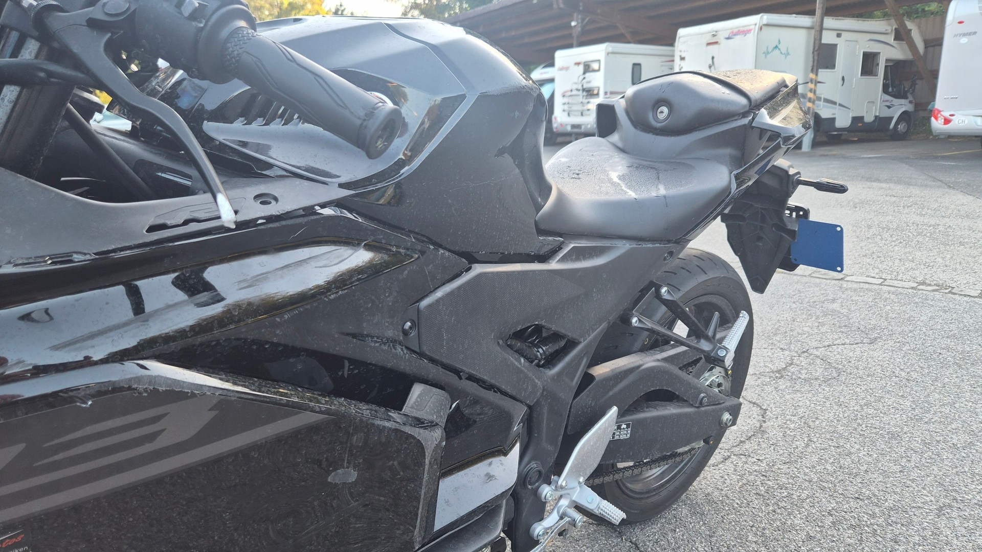 YAMAHA YZF-R3-image-10