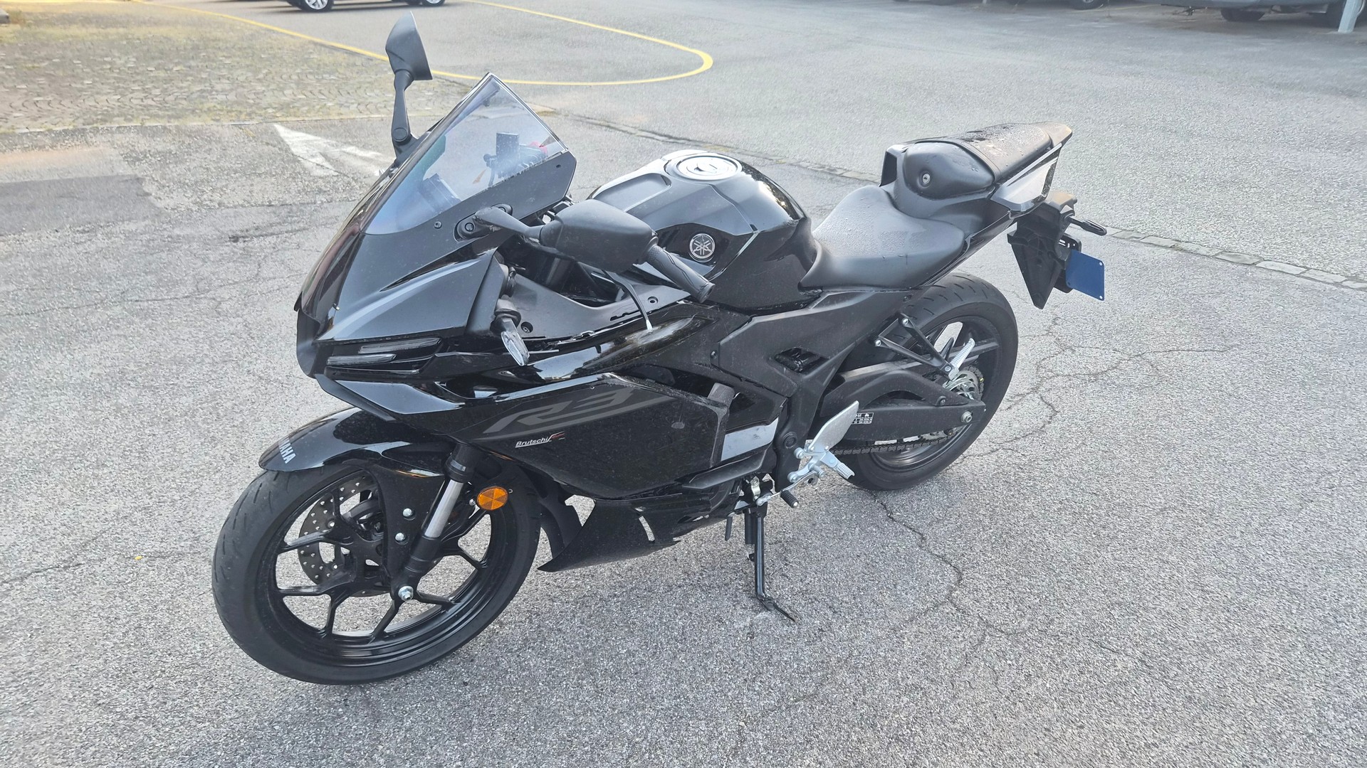 YAMAHA YZF-R3-image-6
