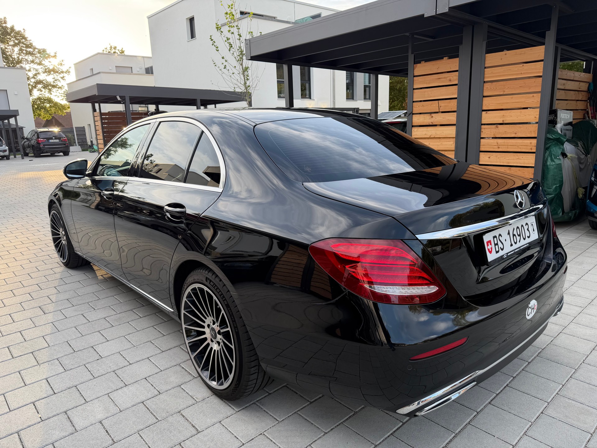 MERCEDES-BENZ E 220 d-image-4