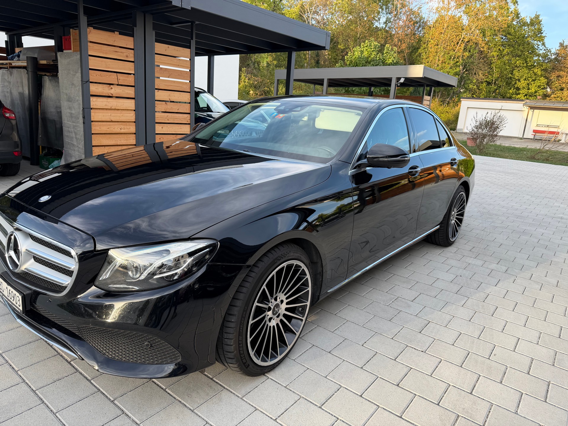 MERCEDES-BENZ E 220 d-image-1