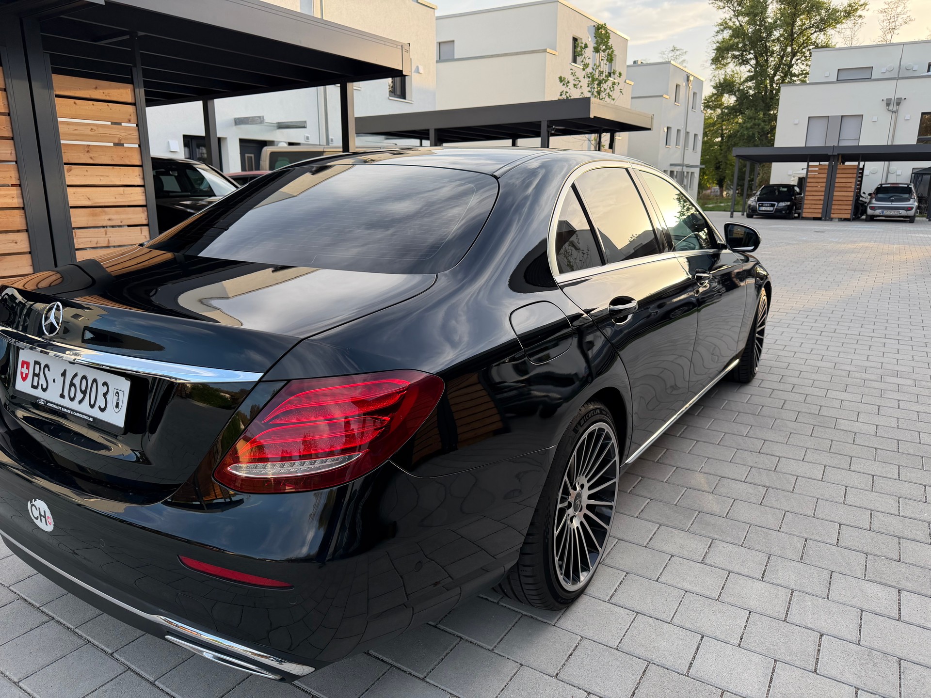MERCEDES-BENZ E 220 d-image-3