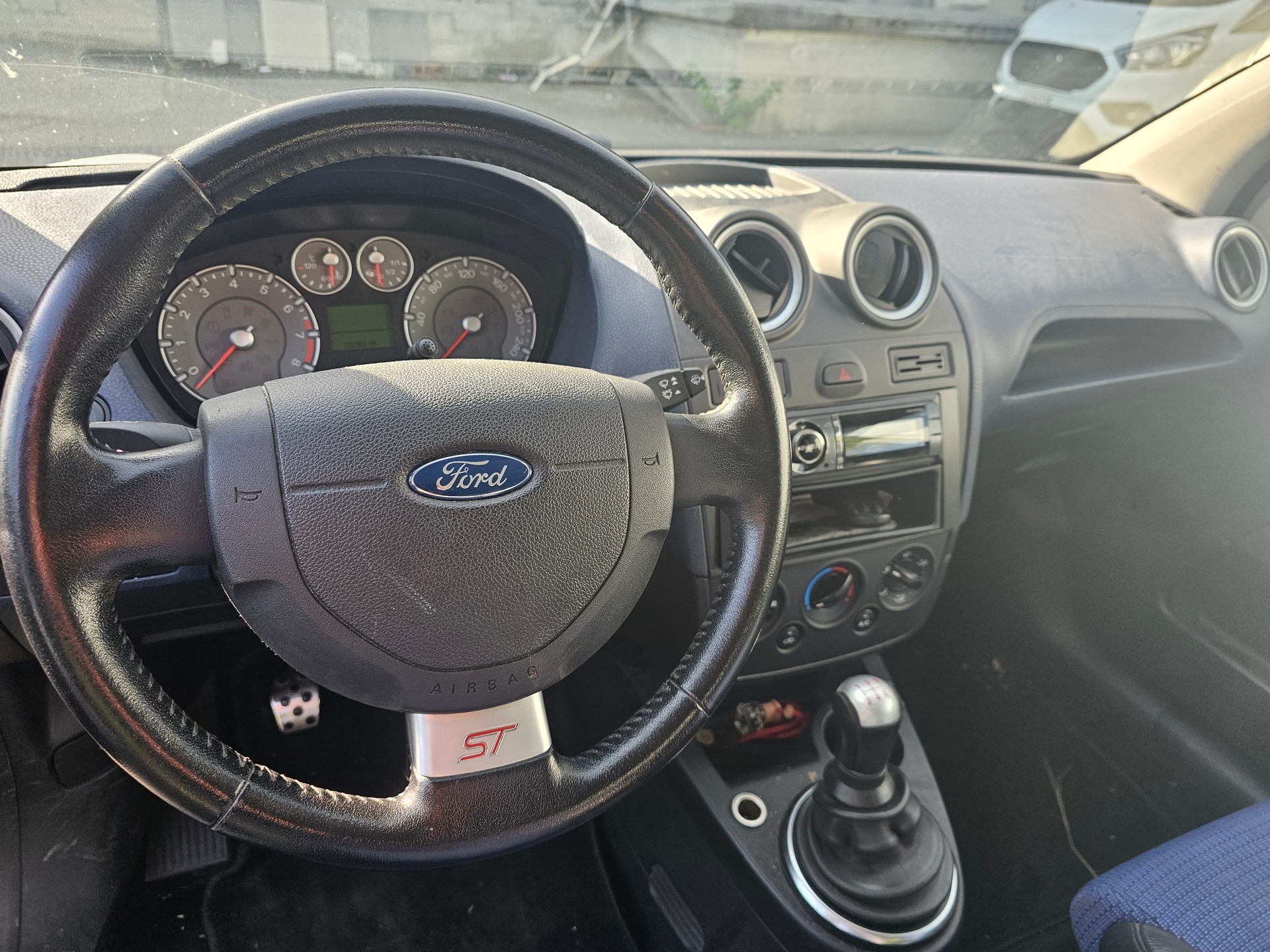 FORD Fiesta 2.0 16V ST-image-4