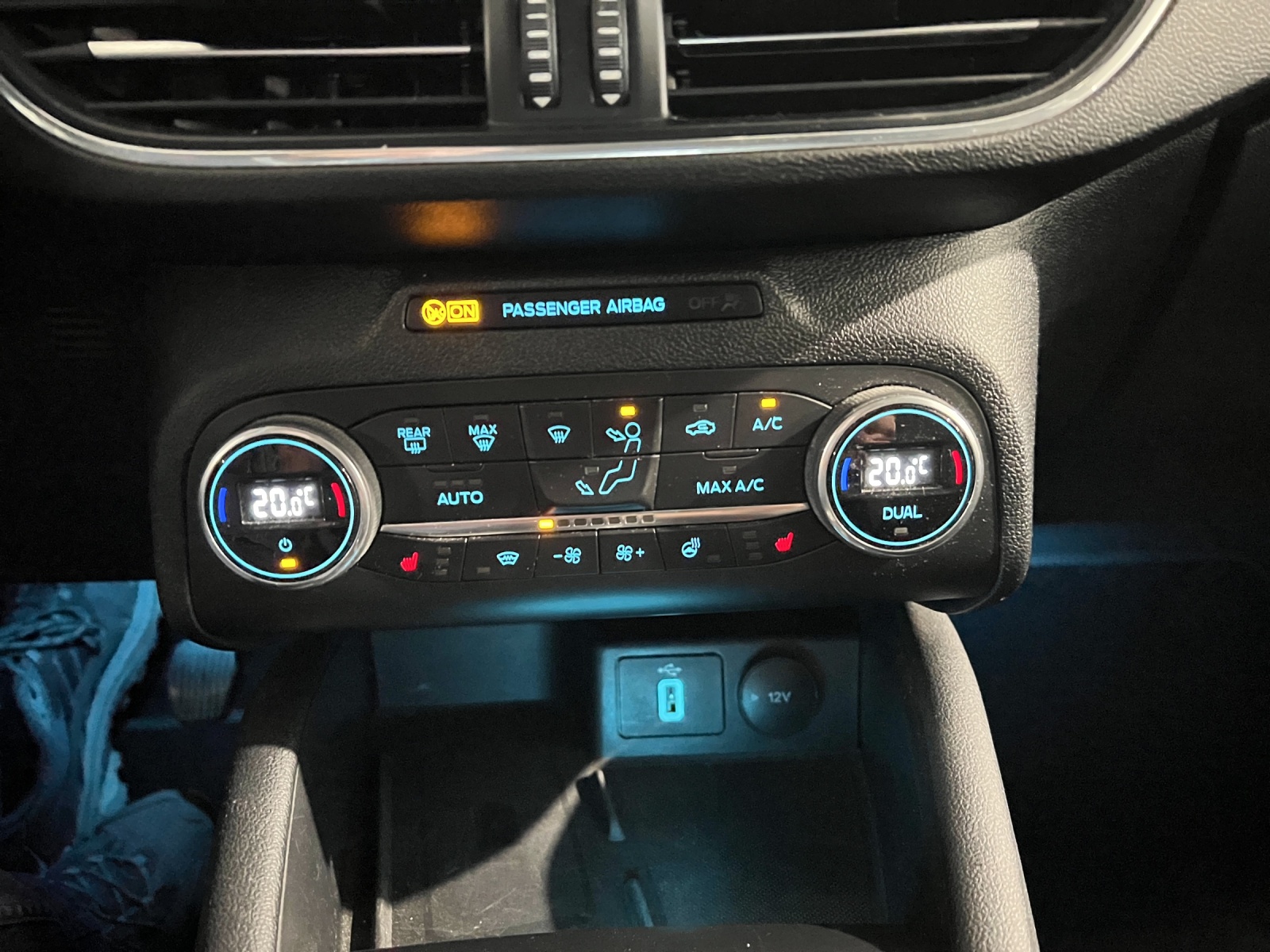 FORD Focus 1.5 TDCi Titanium X-image-12