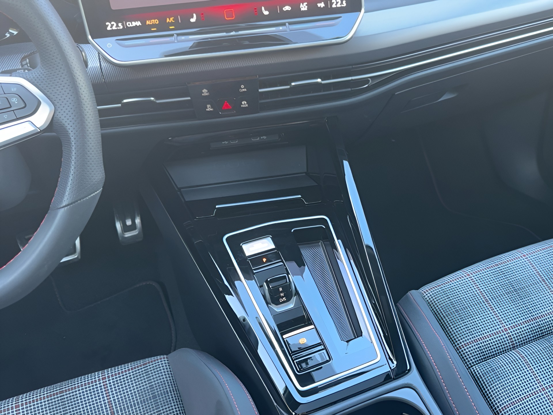 VW Golf 2.0 TSI GTI DSG-image-14