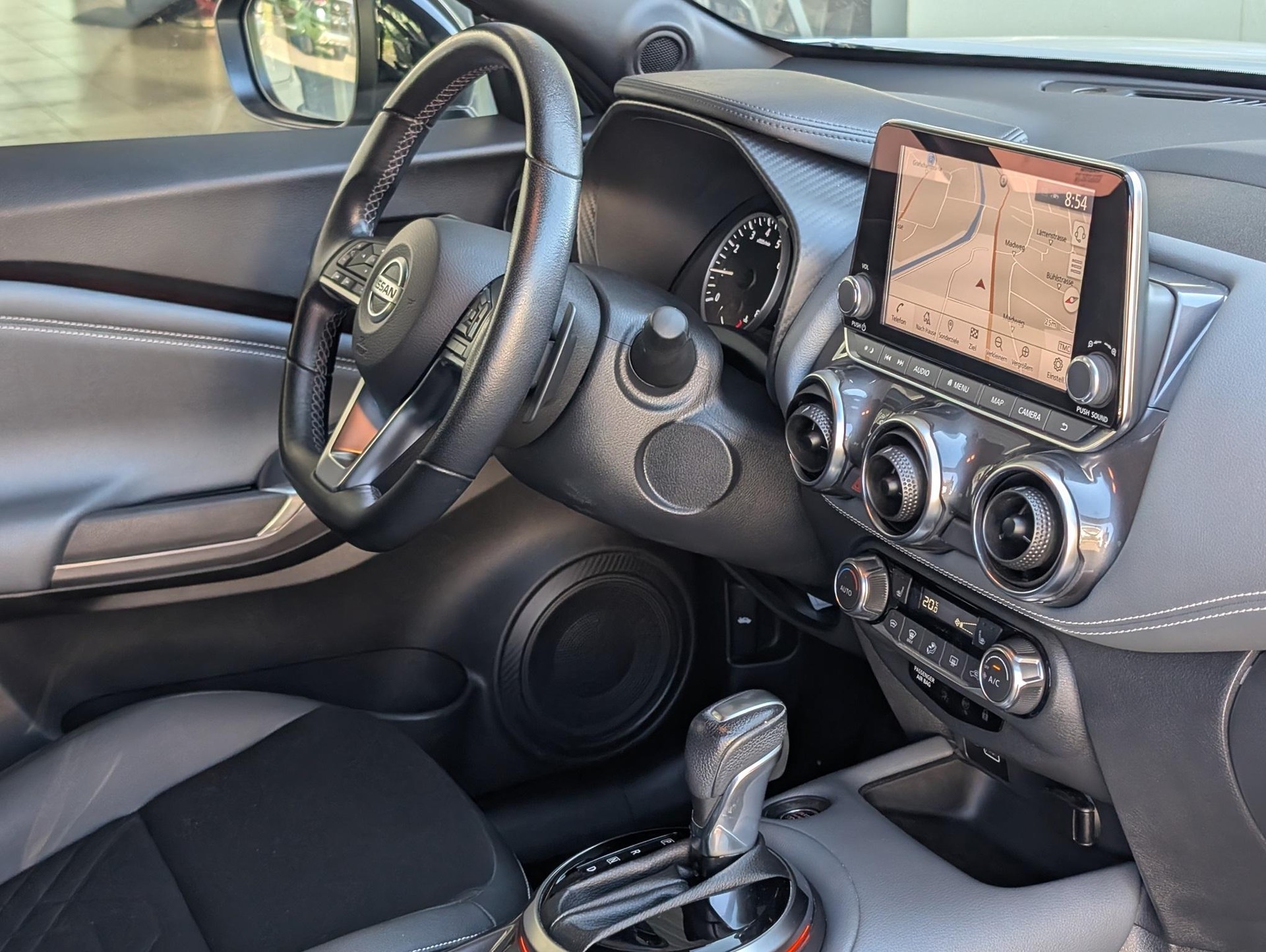 NISSAN Juke 1.0 DIG-T Tekna-image-17