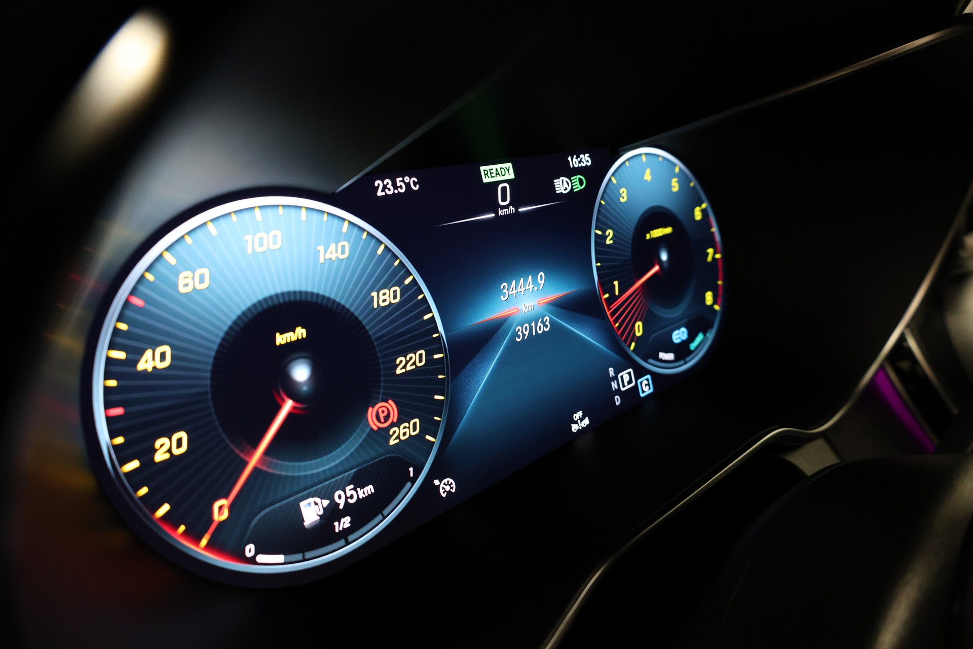 MERCEDES-BENZ GLC 200 Night Star AMG Line 4m-image-18