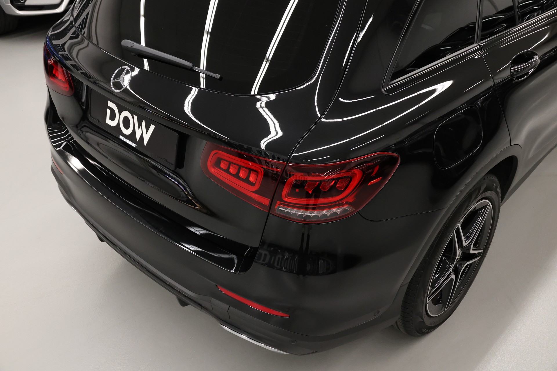 MERCEDES-BENZ GLC 200 Night Star AMG Line 4m-image-9