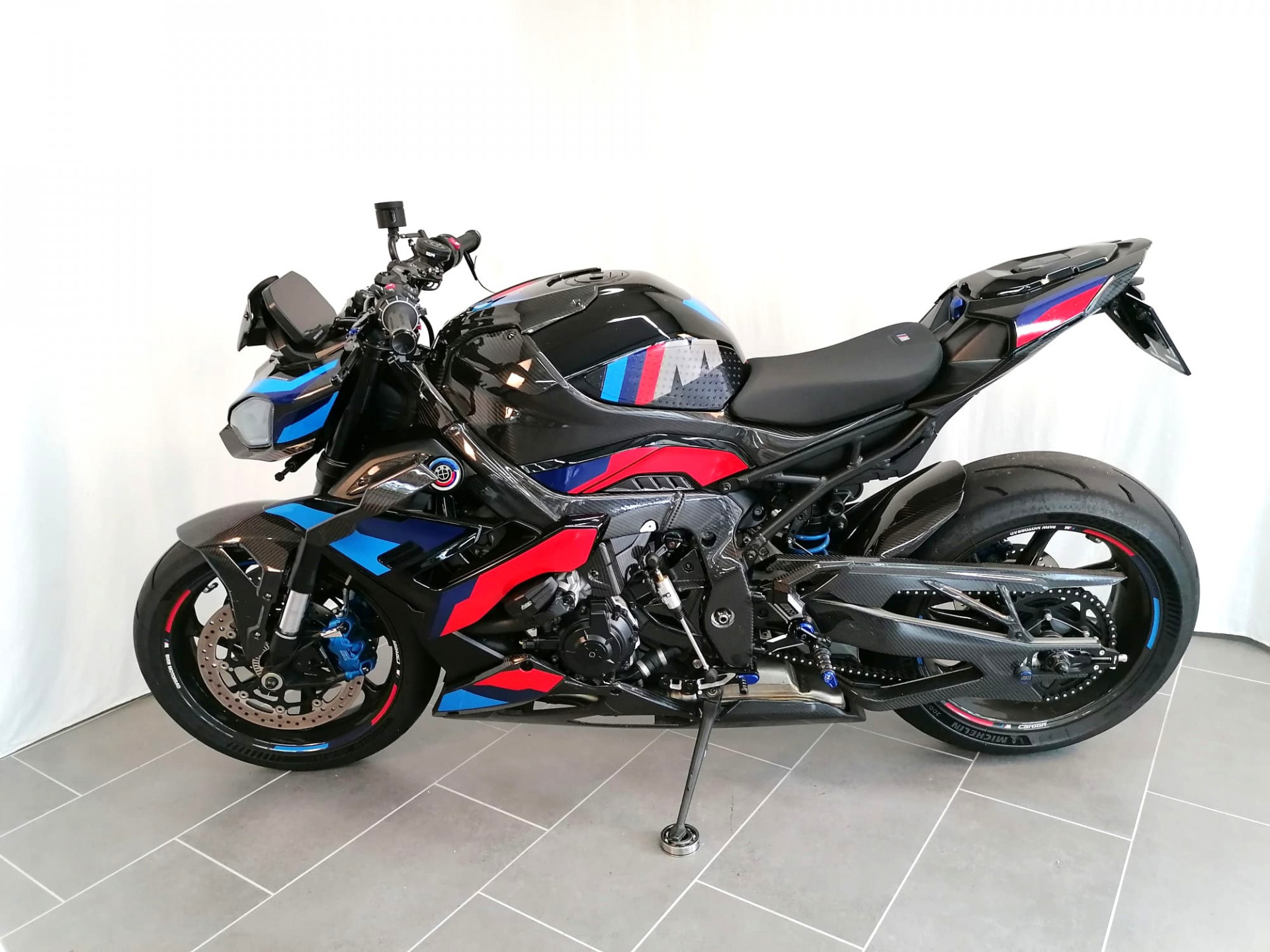 BMW M 1000 R Competition-showroom-element-3
