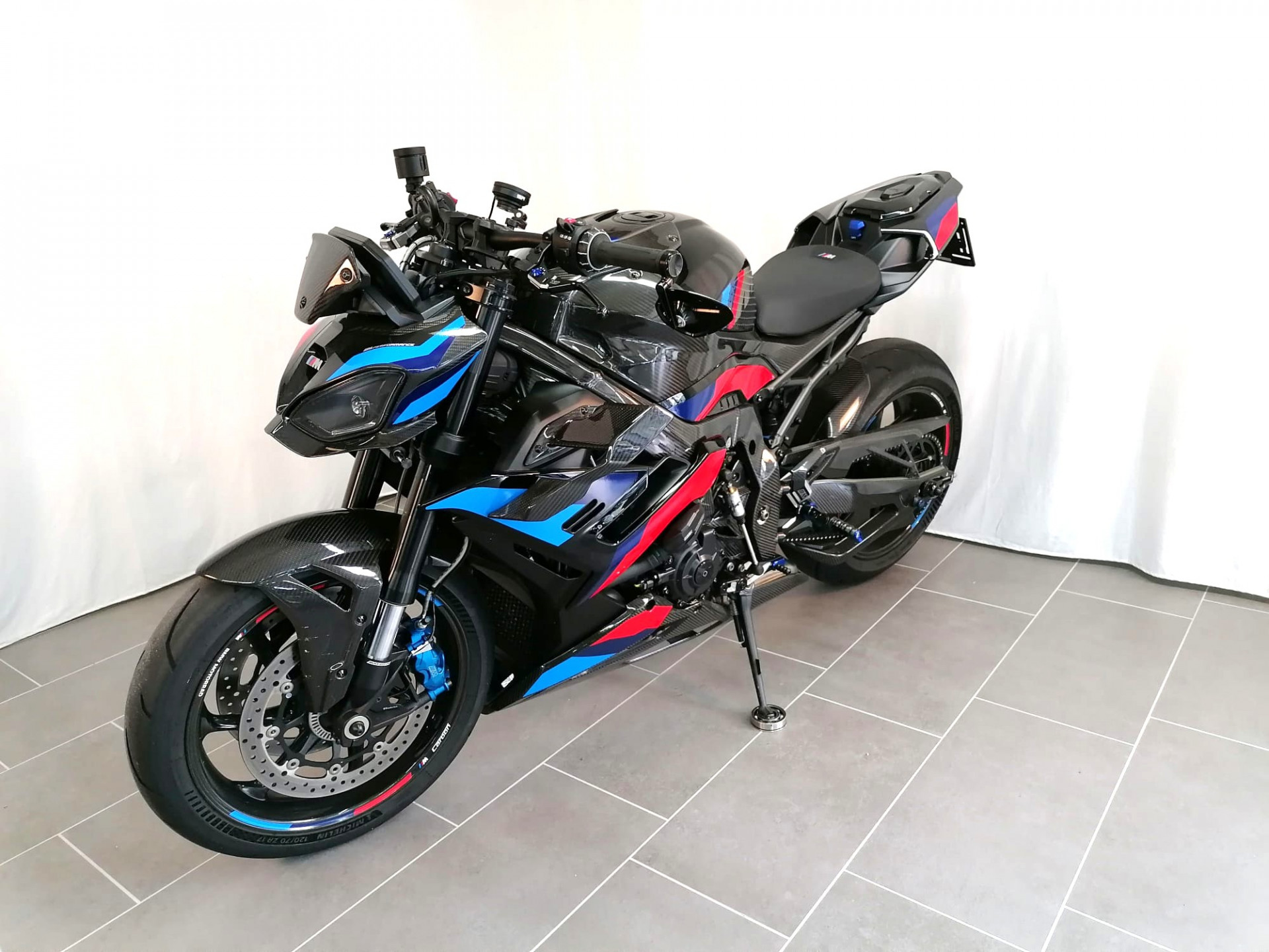 BMW M 1000 R Competition-showroom-element-2