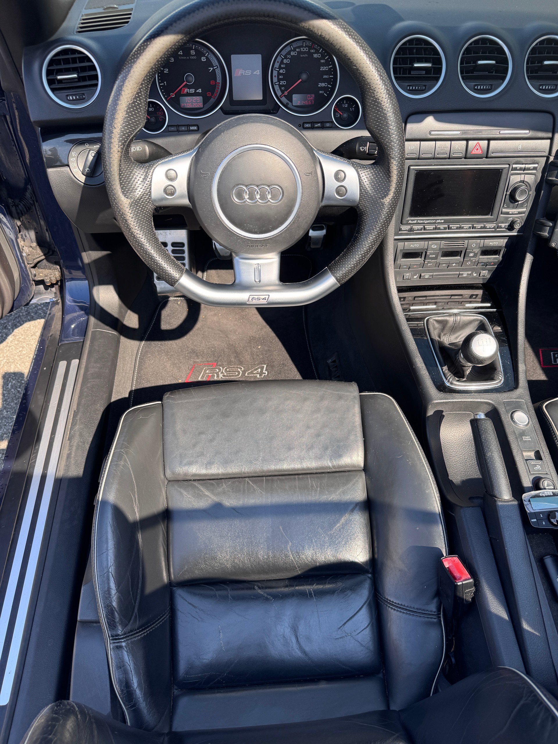 AUDI RS4 Cabriolet 4.2 V8 quattro-image-14