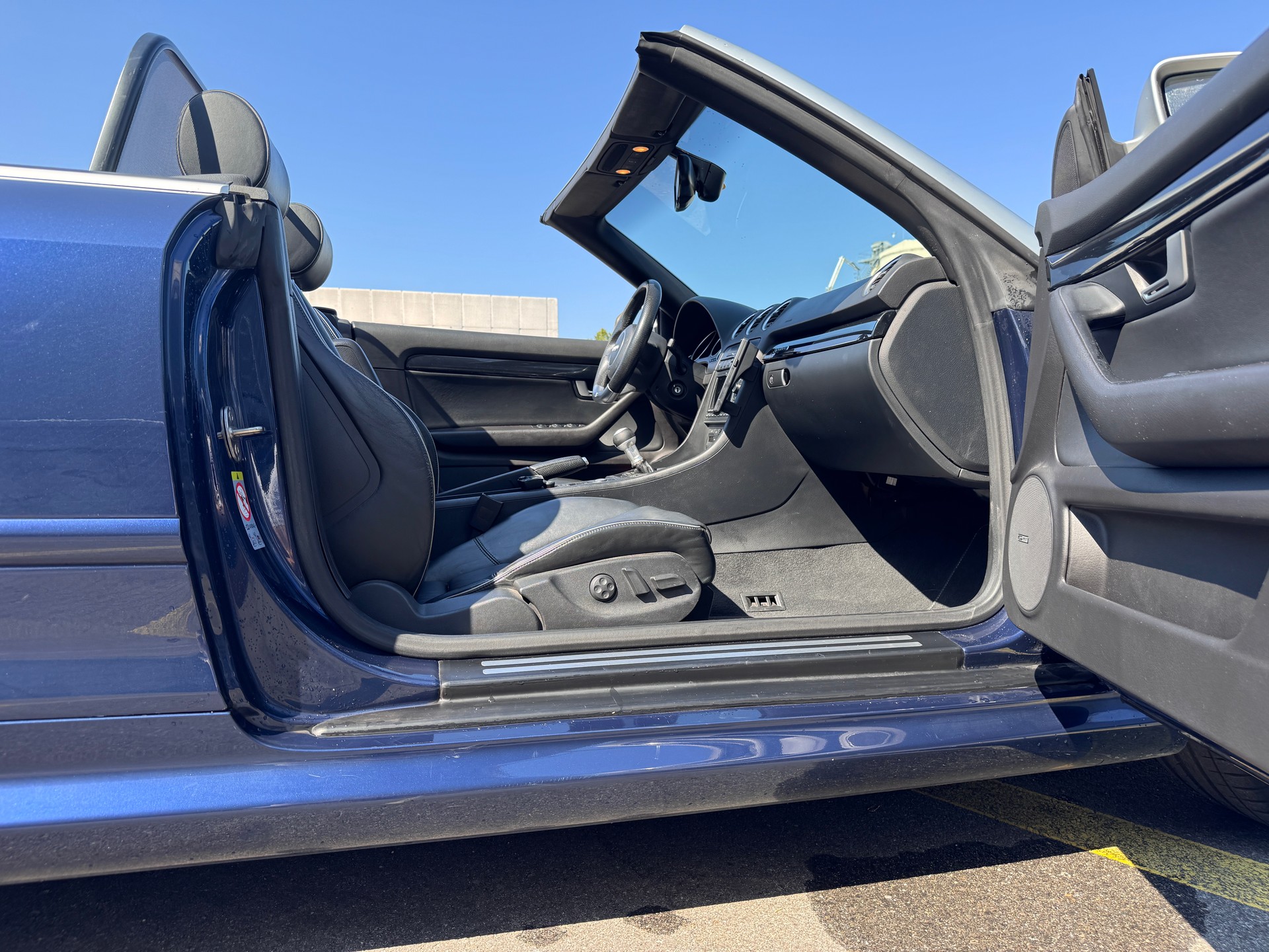 AUDI RS4 Cabriolet 4.2 V8 quattro-image-17