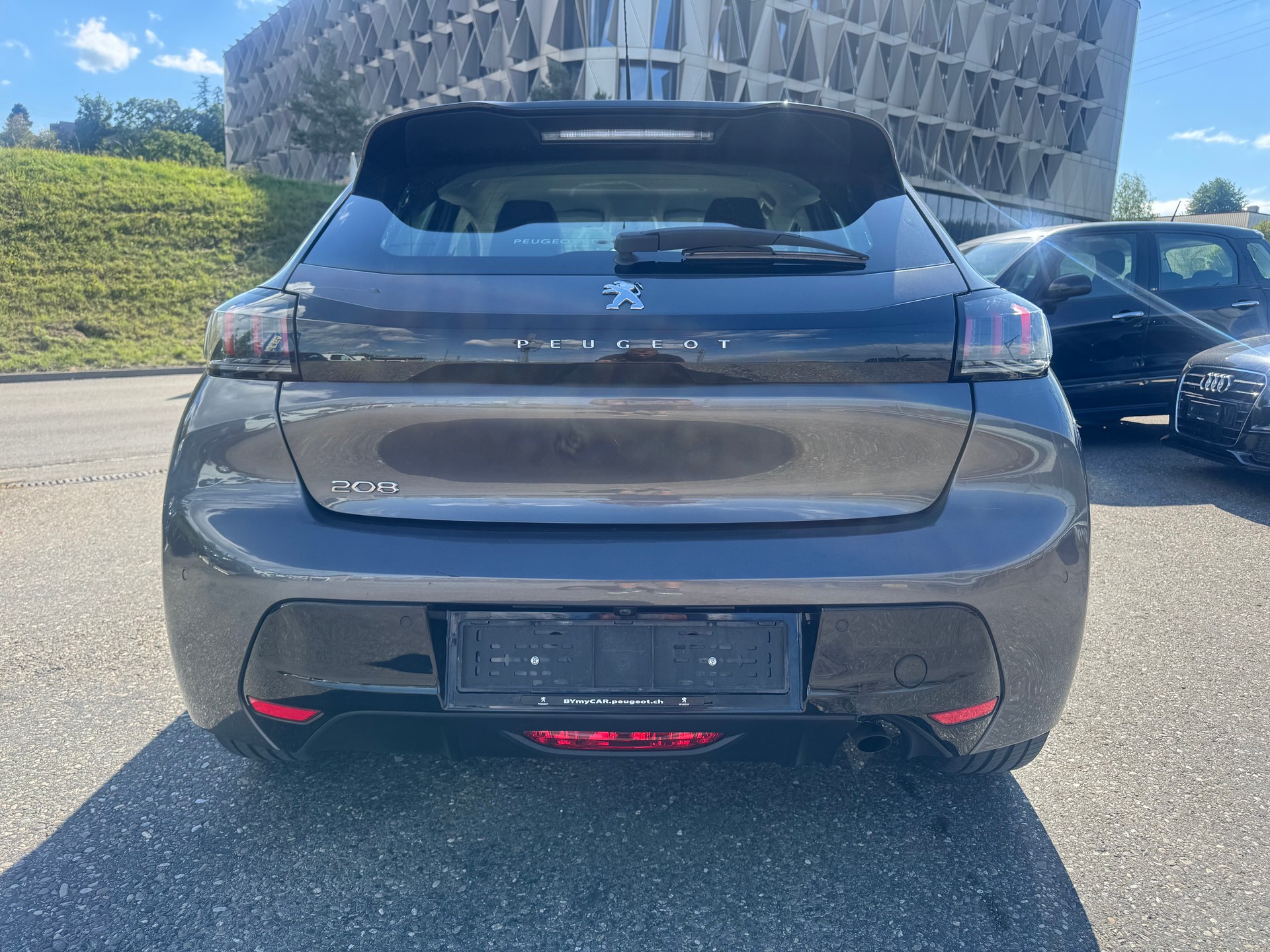 PEUGEOT 208 1.2 PureTech Allure EAT8-image-4