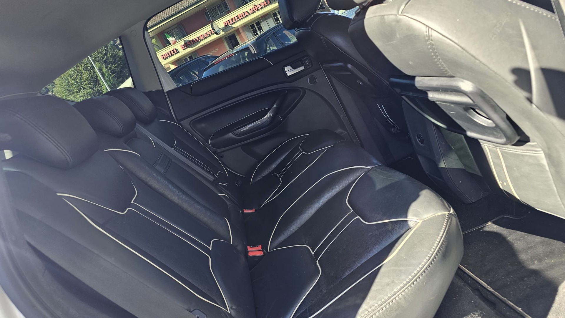 FORD Kuga 2.5 Turbo Titanium 4WD Automatic-image-10