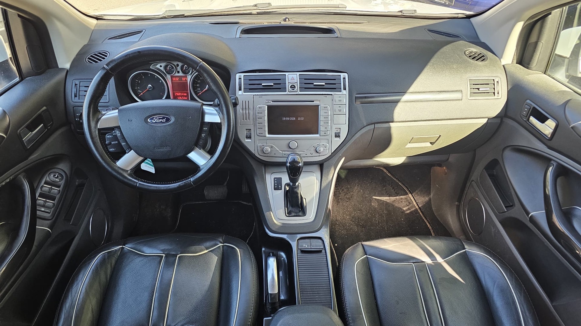 FORD Kuga 2.5 Turbo Titanium 4WD Automatic-image-11