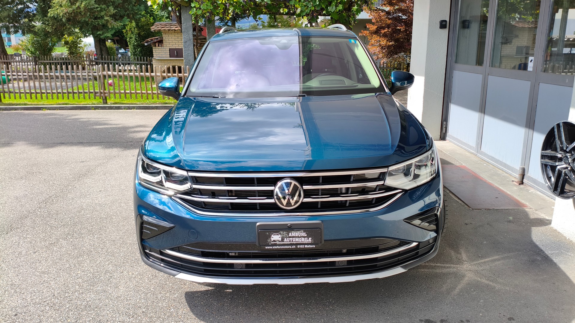 VW Tiguan 2.0 TDI SCR Elegance 4Motion DSG-image-5