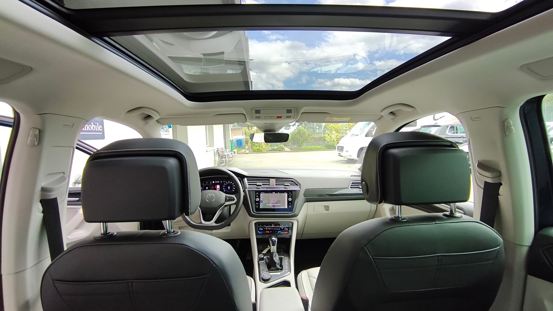 VW Tiguan 2.0 TDI SCR Elegance 4Motion DSG-image-11