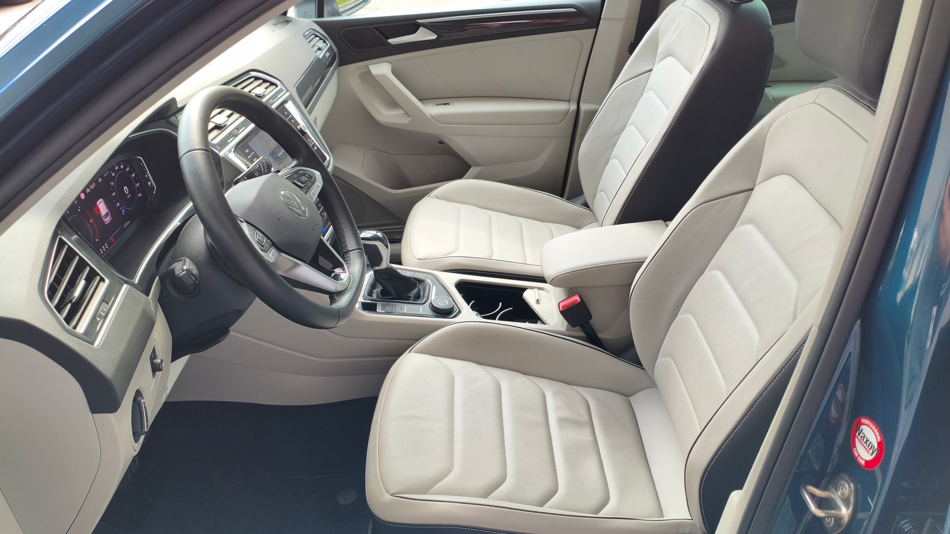 VW Tiguan 2.0 TDI SCR Elegance 4Motion DSG-image-9