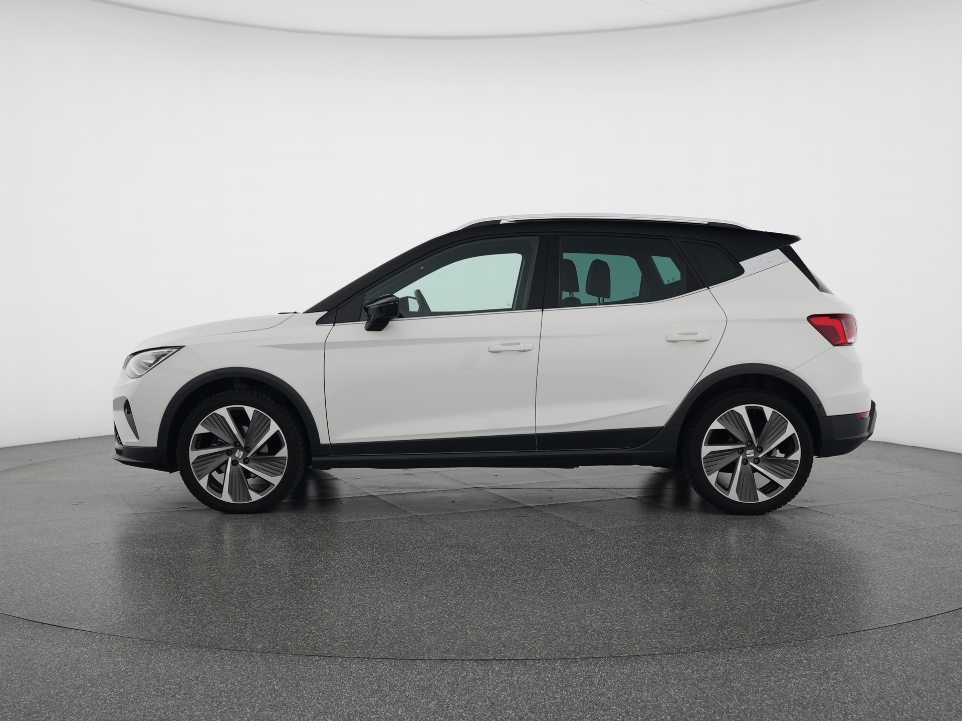 SEAT Arona 1.5 Eco TSI FR DSG-image-1