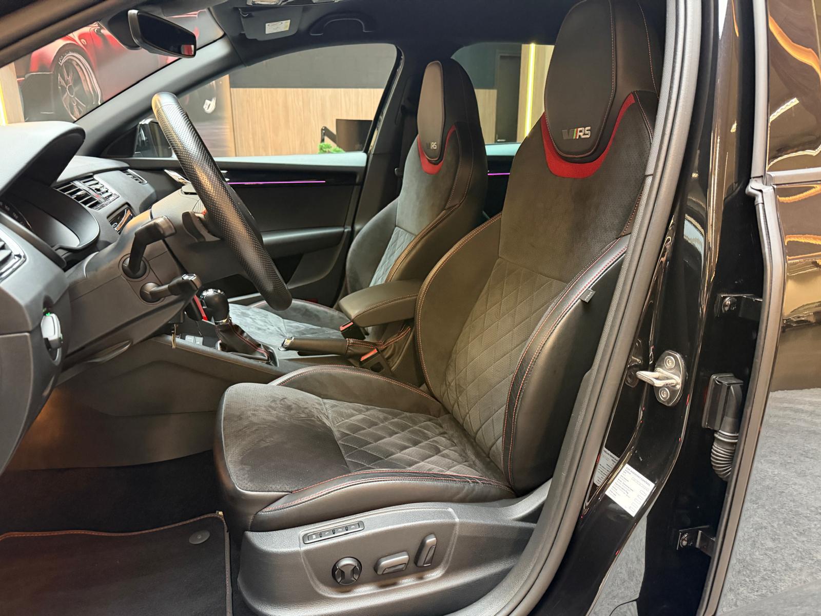 SKODA Octavia Combi 2.0 TSI 245 RS DSG-image-14