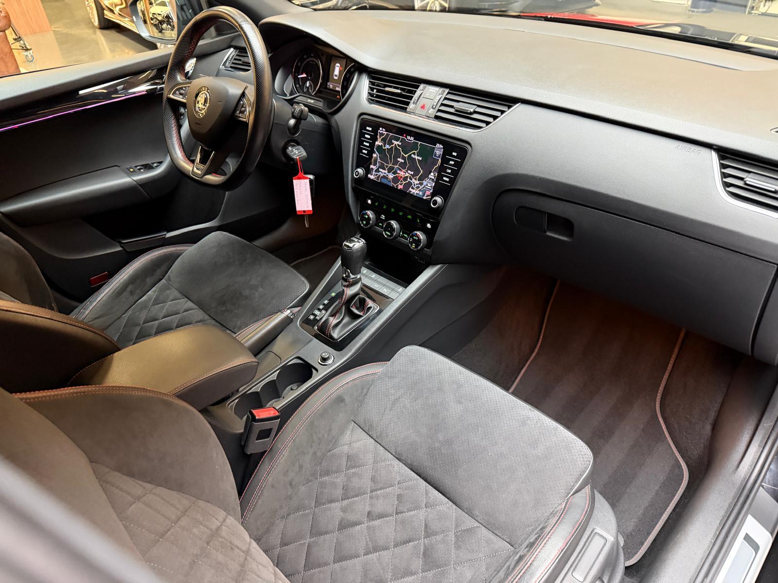 SKODA Octavia Combi 2.0 TSI 245 RS DSG-image-15