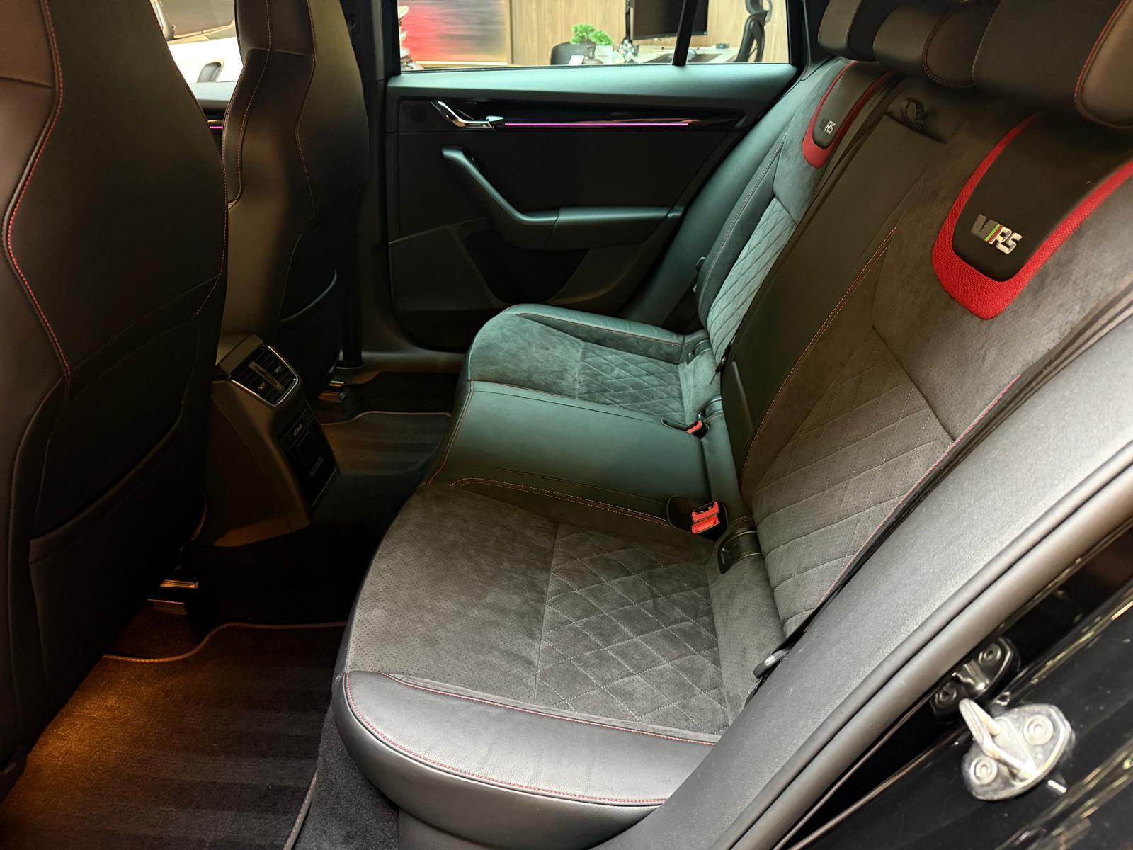 SKODA Octavia Combi 2.0 TSI 245 RS DSG-image-17