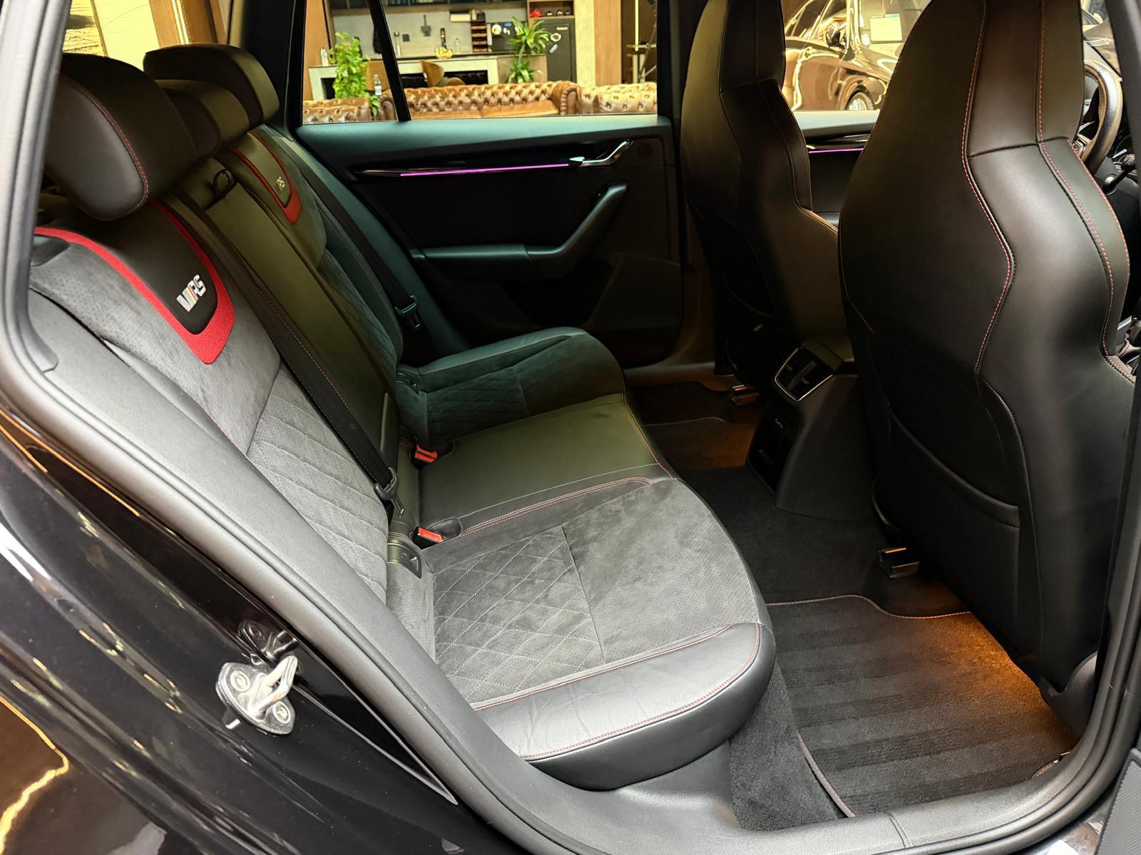 SKODA Octavia Combi 2.0 TSI 245 RS DSG-image-16