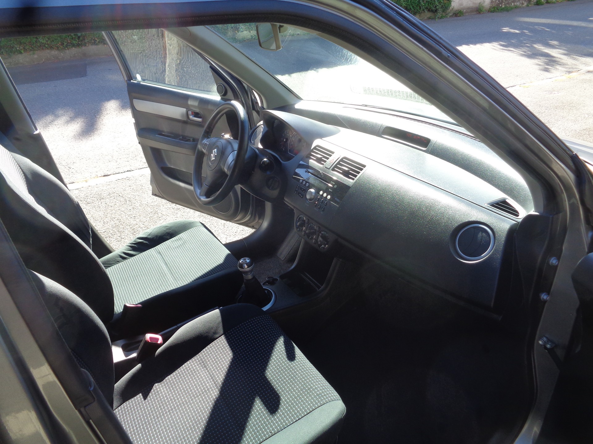 SUZUKI Swift 1.5i 16V VVT GL Top-image-13