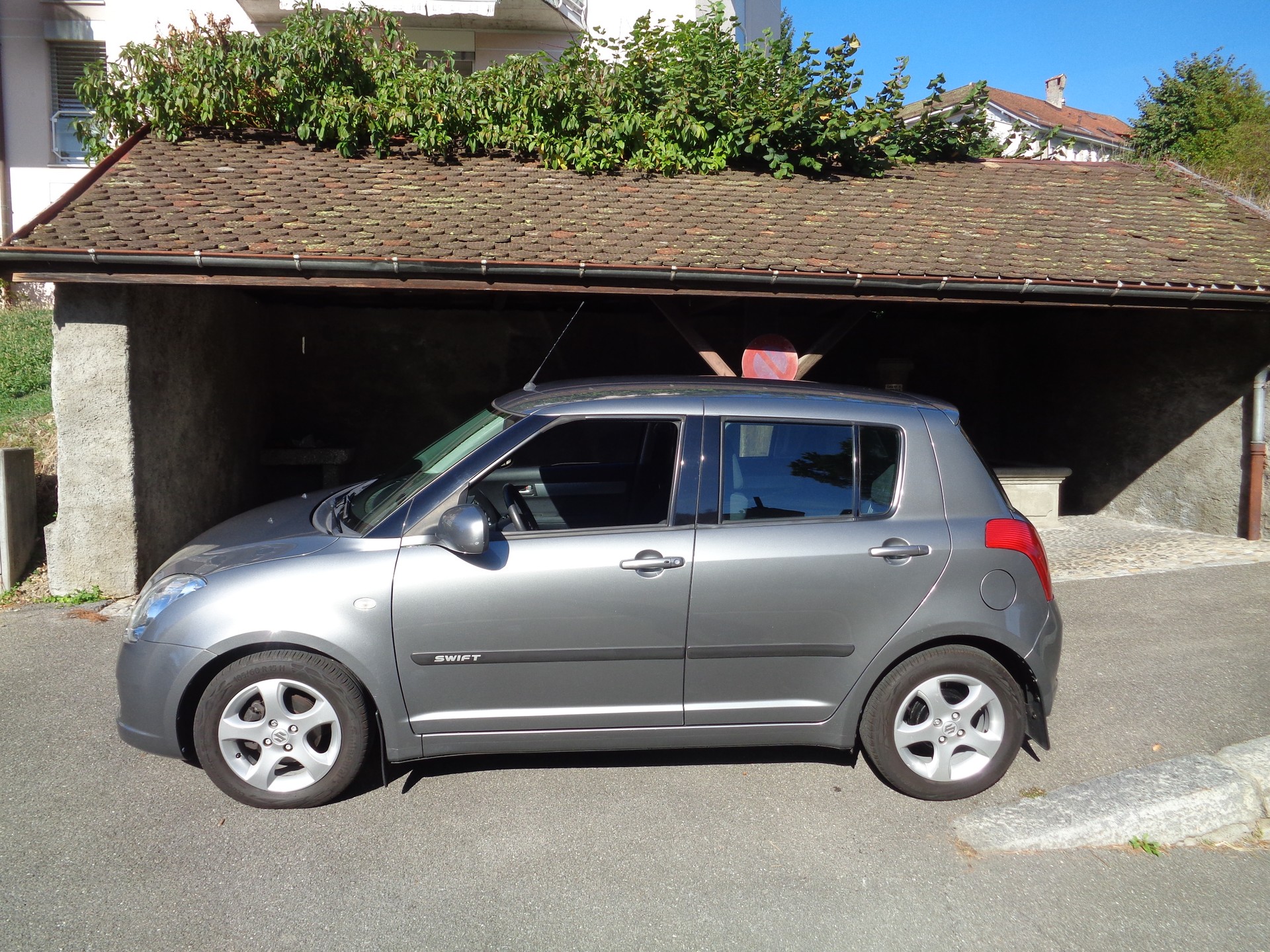 SUZUKI Swift 1.5i 16V VVT GL Top-image-1