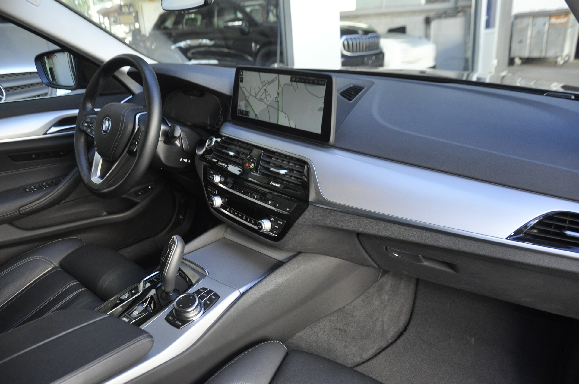 BMW 545e xDrive Colour Edition Steptronic-image-7