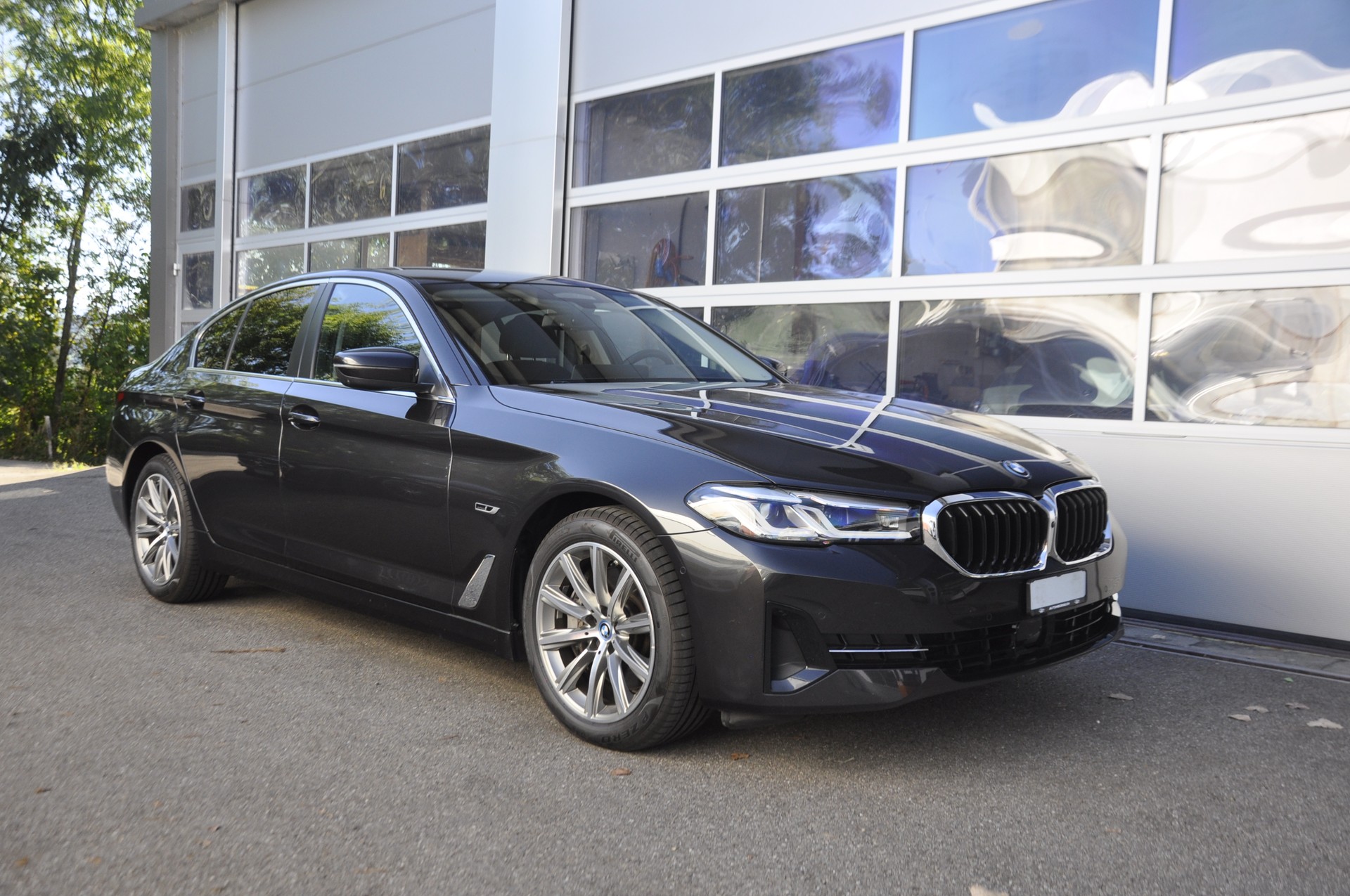 BMW 545e xDrive Colour Edition Steptronic-image-0