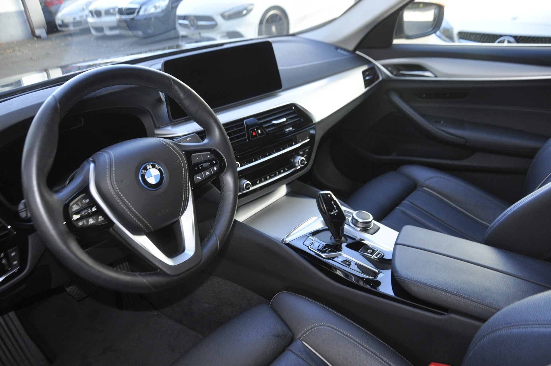BMW 545e xDrive Colour Edition Steptronic-image-5