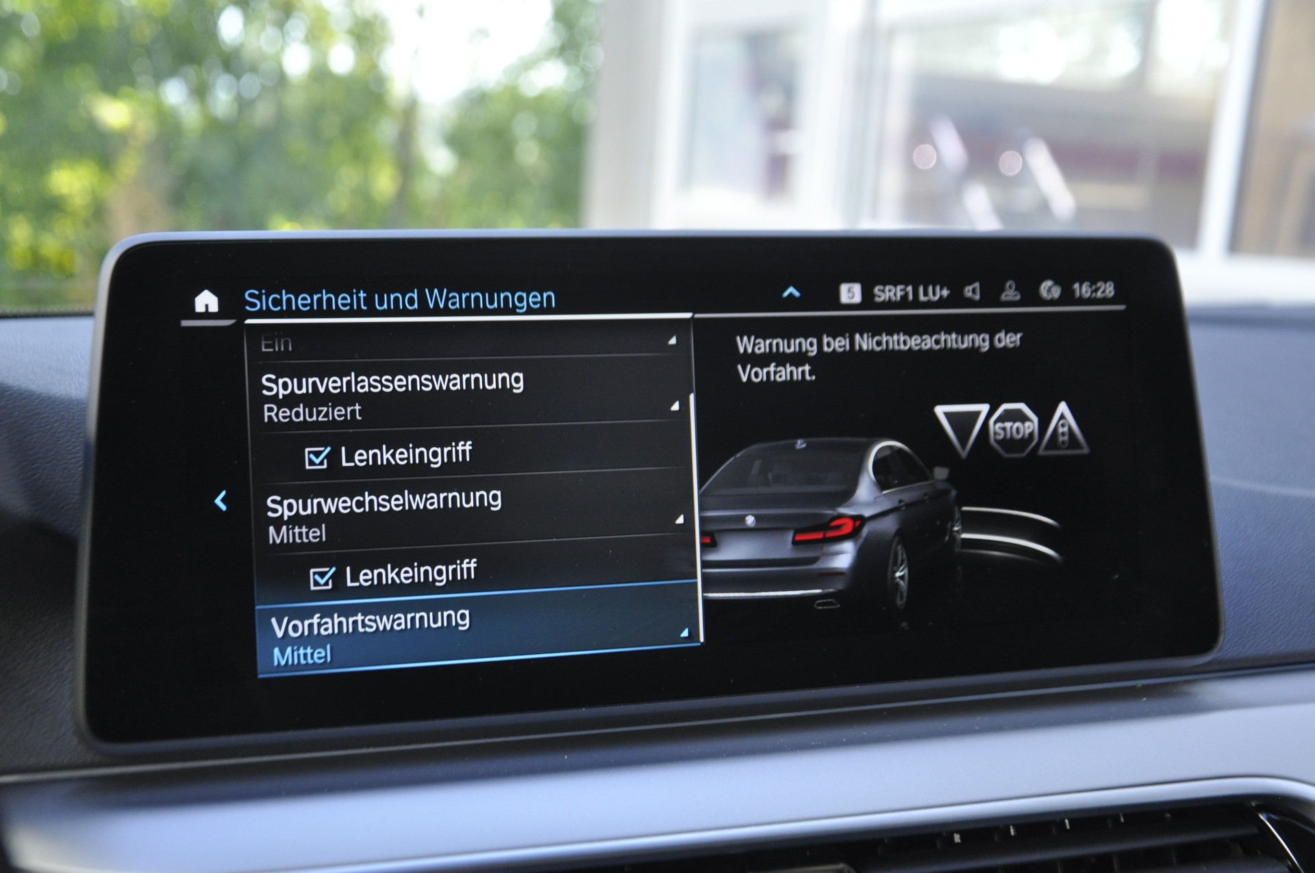 BMW 545e xDrive Colour Edition Steptronic-image-13