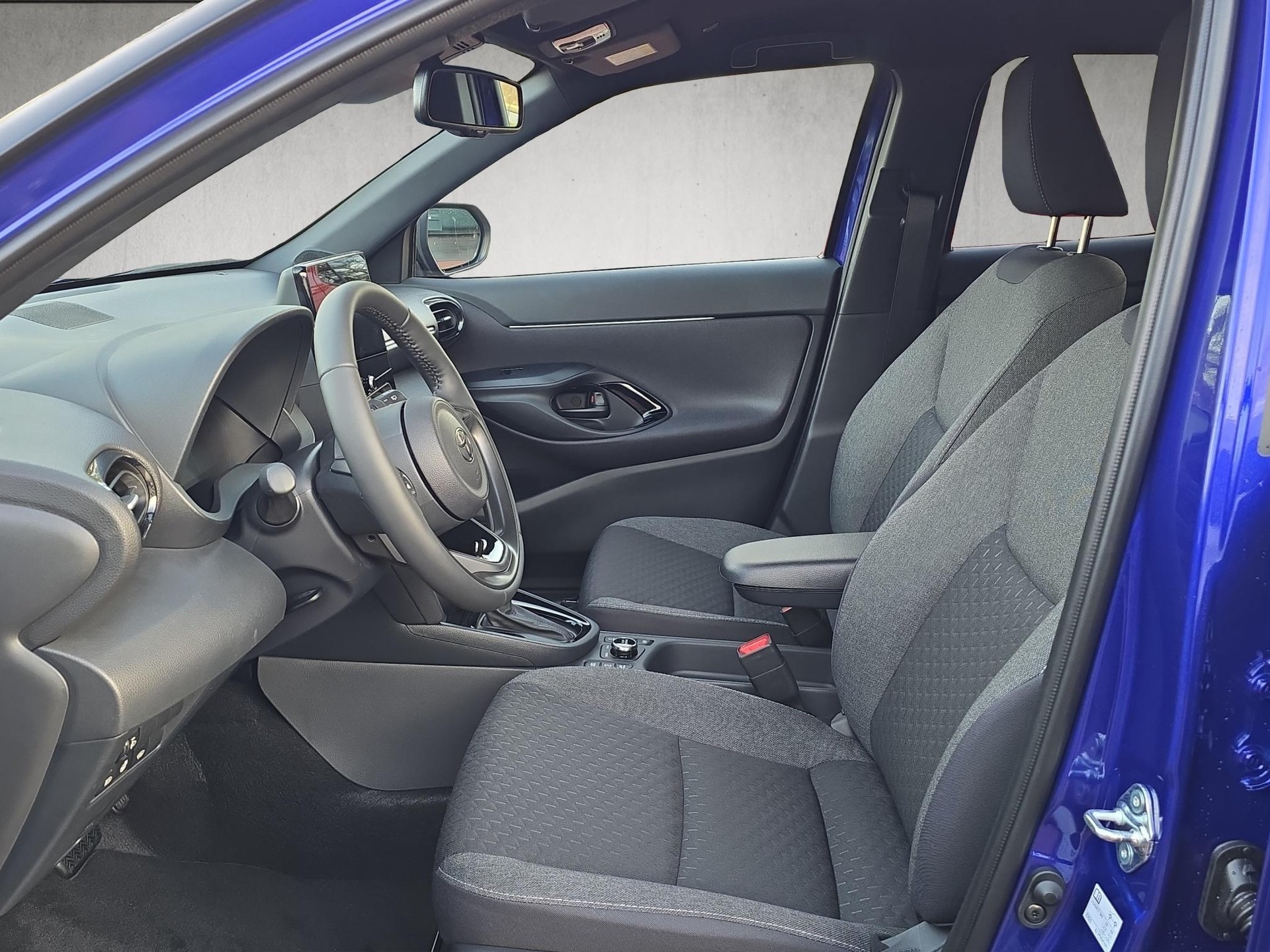 TOYOTA Yaris Cross 1.5 VVT-i HSD Trend AWD-i-image-8