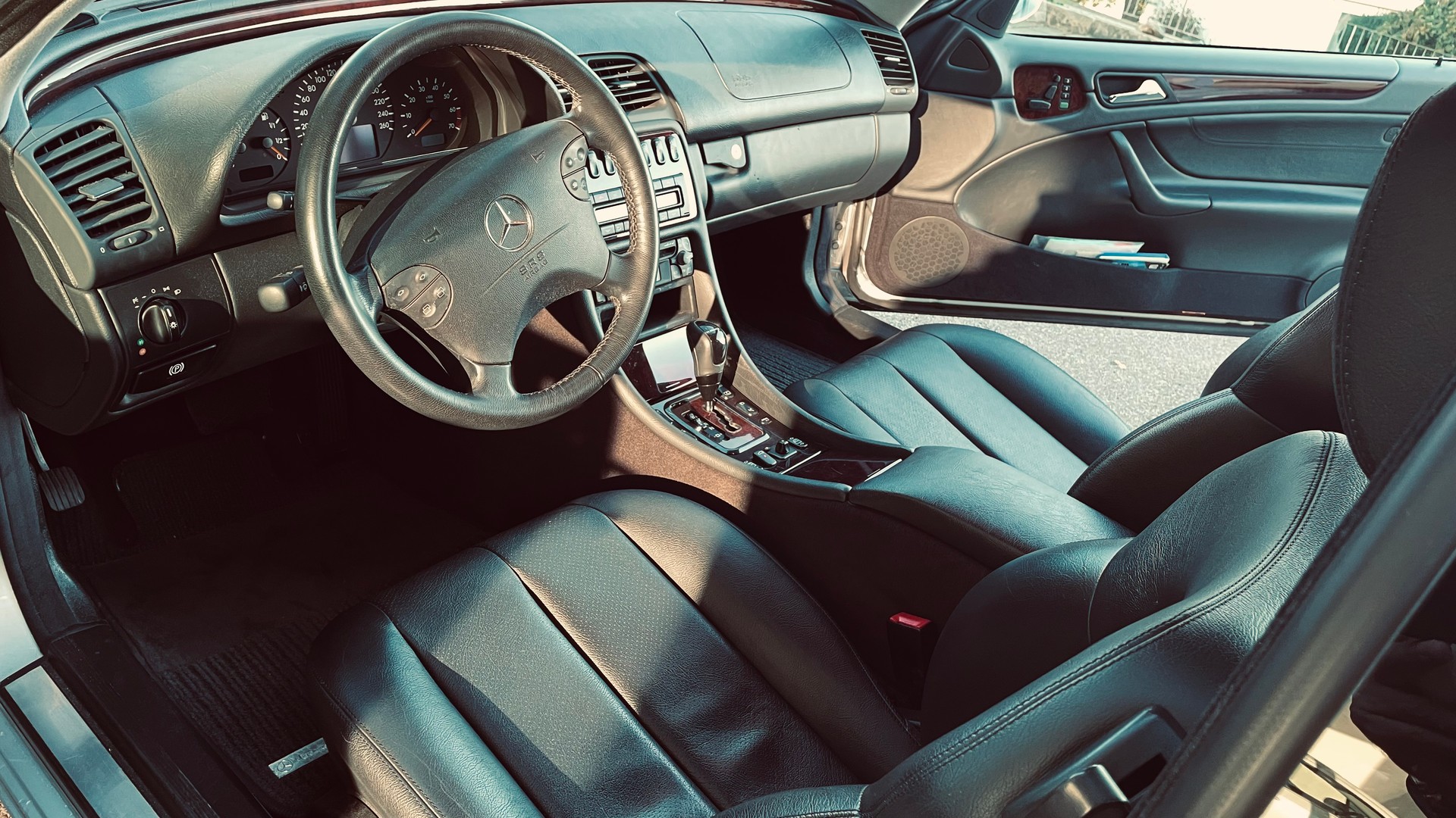 MERCEDES-BENZ CLK 320 V6-image-5