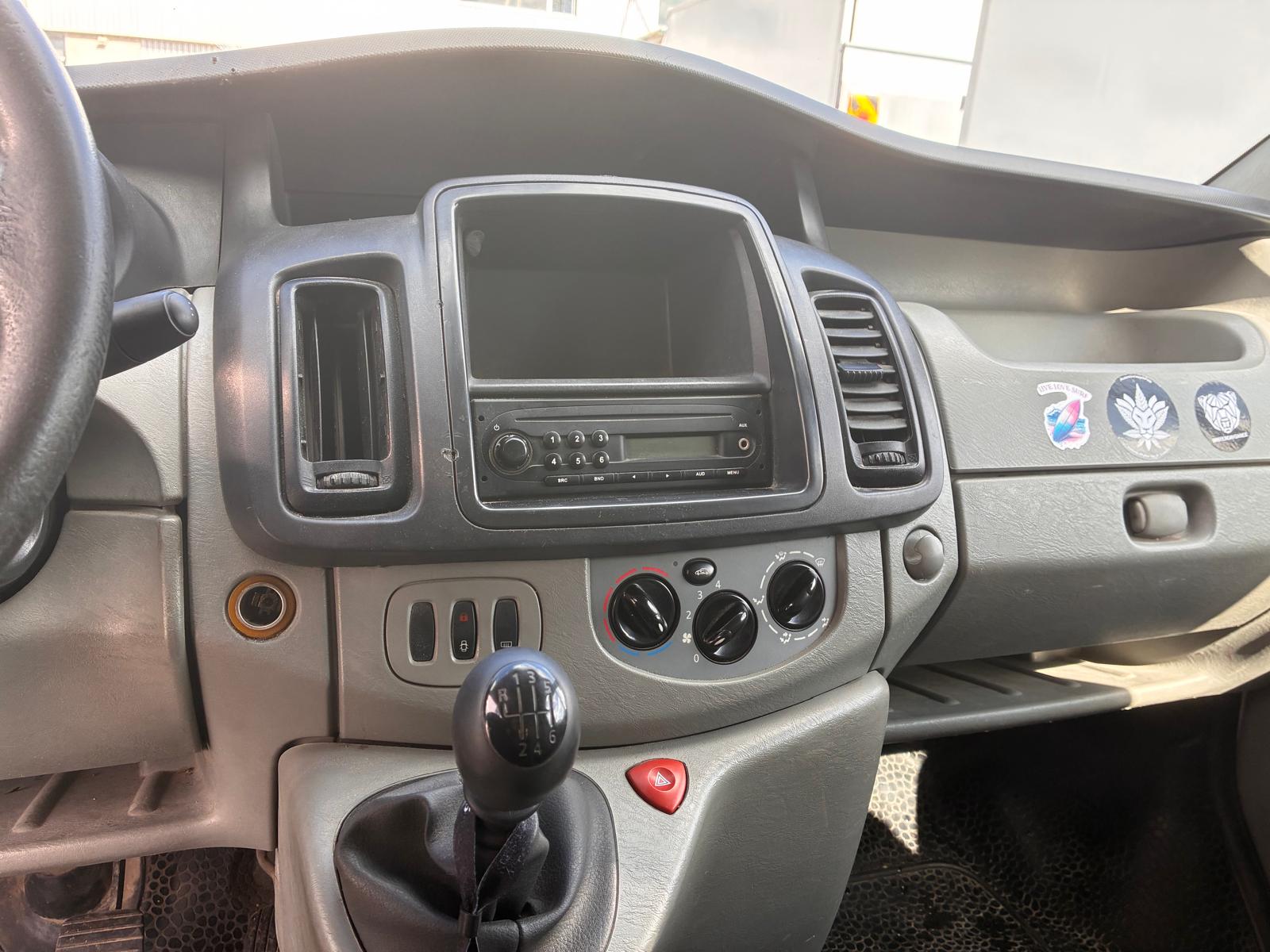 RENAULT Trafic 2.5 dCi 2.9t L2H1-image-7