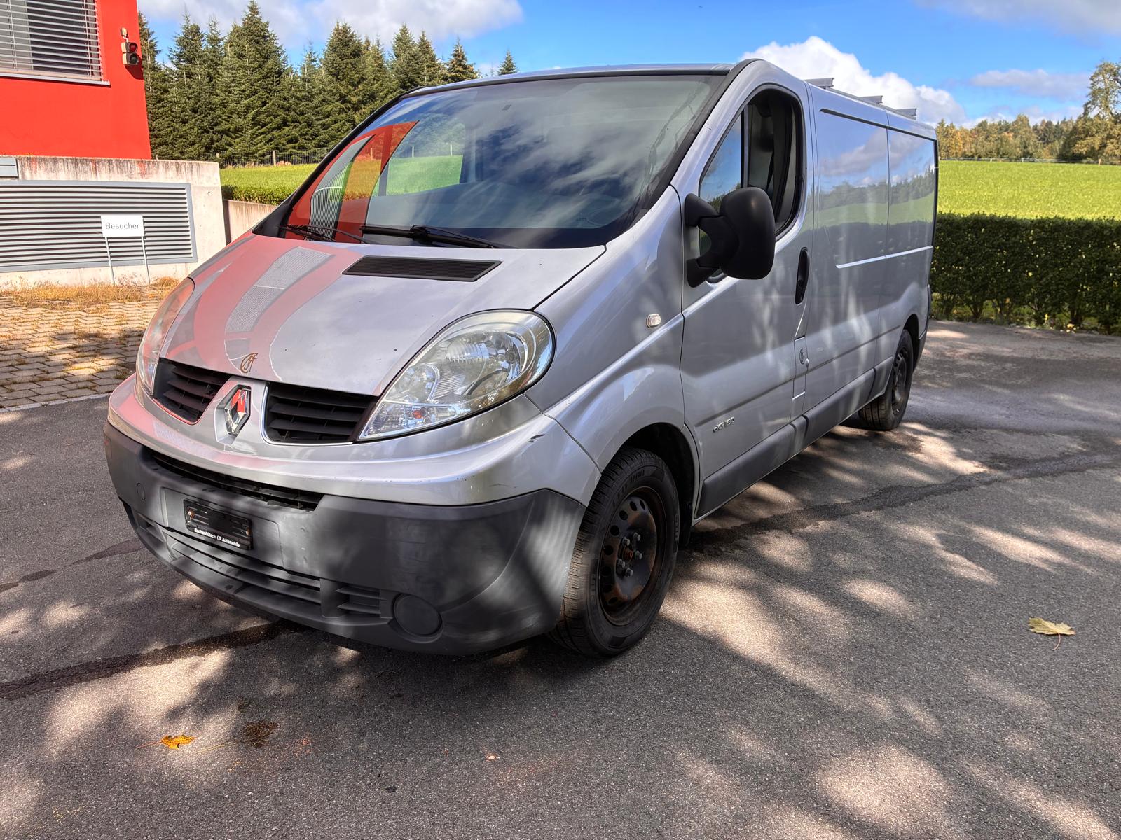RENAULT Trafic 2.5 dCi 2.9t L2H1-image-1